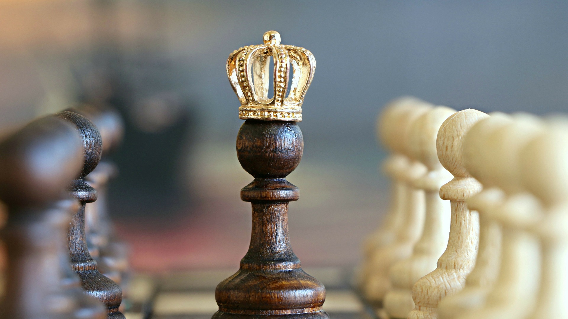 Koronás demokráciák. A monarchiák tanulóképessége Európában III.